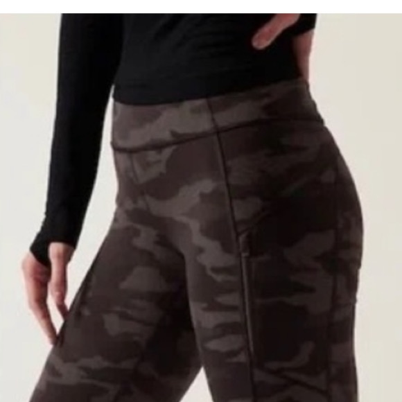 Athleta Rainier Reflective Tight Leggings Size Small NWT Camo black & gray - Picture 5 of 16